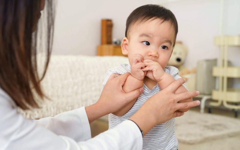 Trẻ không tìm cách thu hút sự chú ý từ người khác